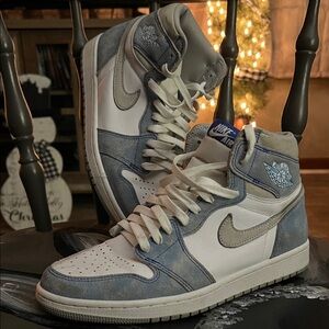 Nike Air Jordan 1 Retro High OG "Hyper Royal"